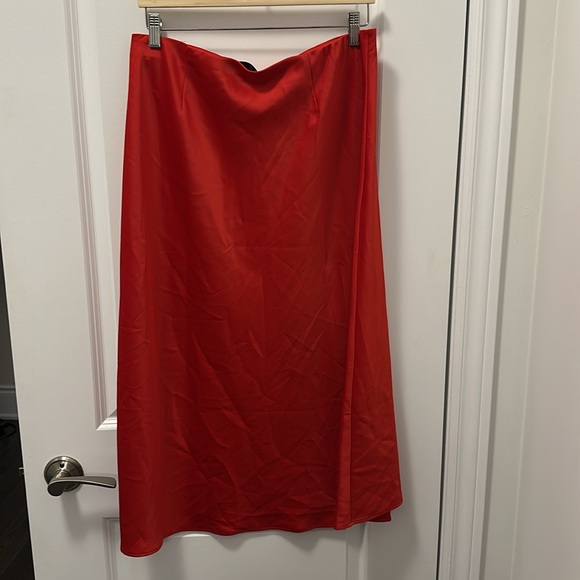 Dynamite Melody Midi Satin Slip Skirt in Size Large - Picture 4 of 4
